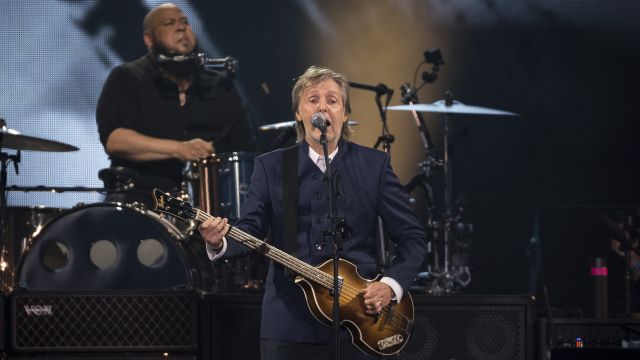 Paul McCartney slaví osmdesátiny, Ringo Starr mu popřál odkazem na Beatles